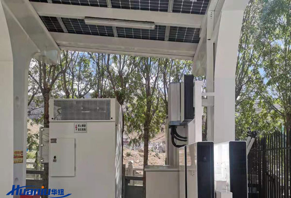 ���+����